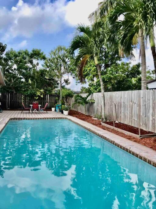 Pool House In Tropical Miami Villa Exterior photo